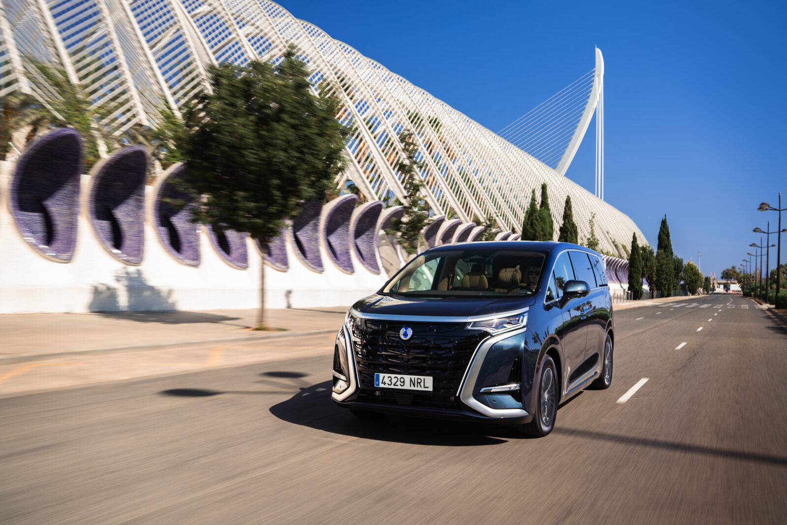 Denza lleva a París el Z9GT, el D9, el B5 y el superdeportivo eléctrico Z