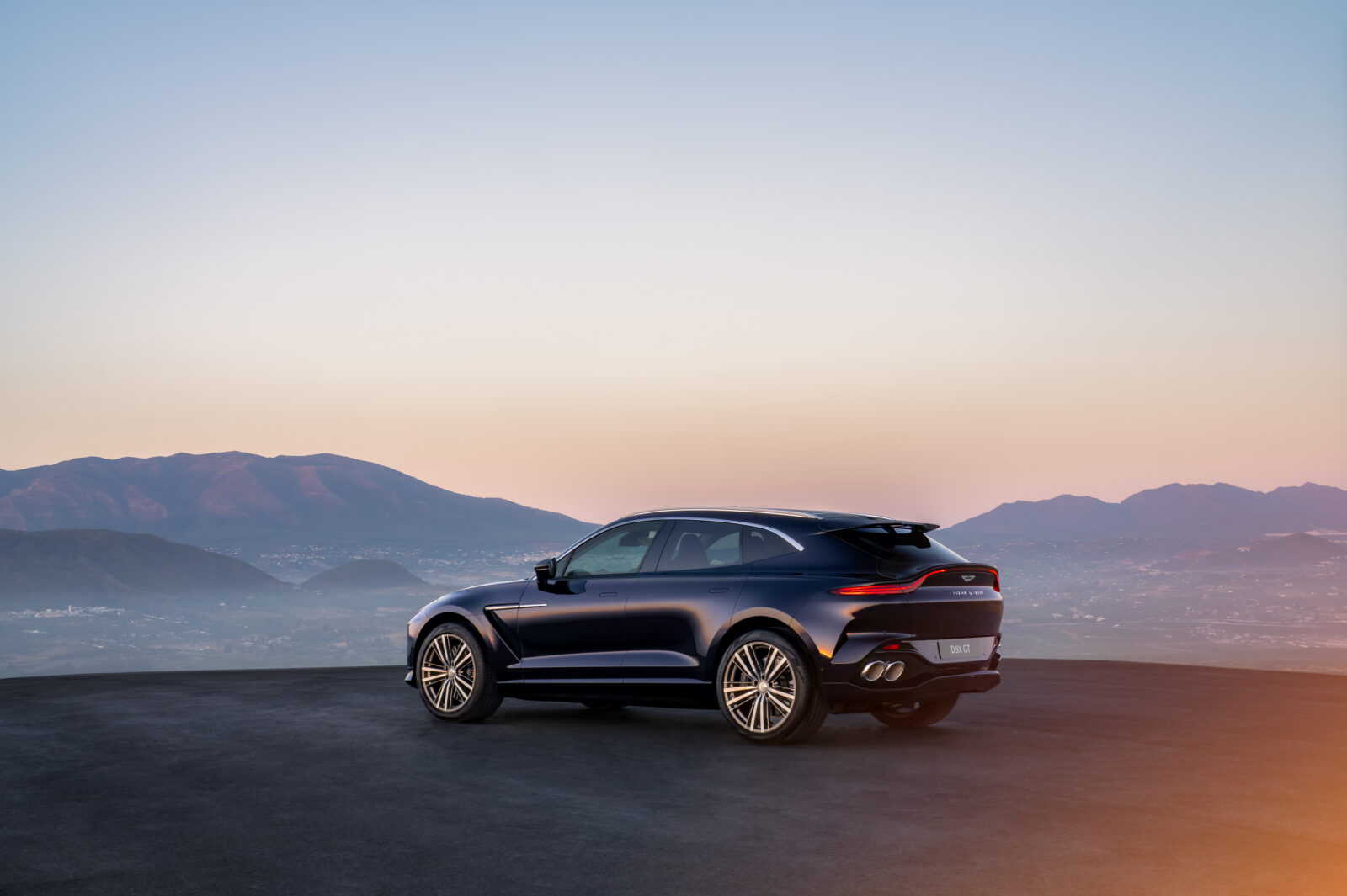 Aston Martin DBX GT: la versión más lujosa y confortable del SUV británico