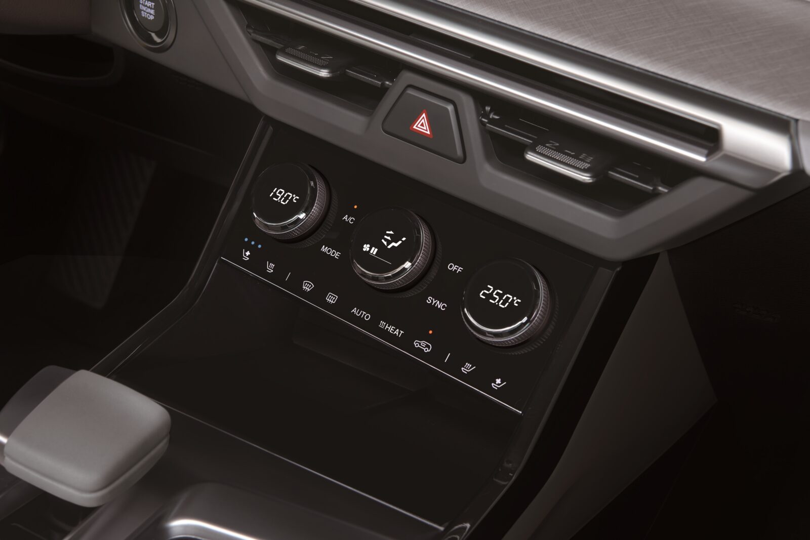 KGM Torres Actyon HEV y Torres EVX mejoran su interior