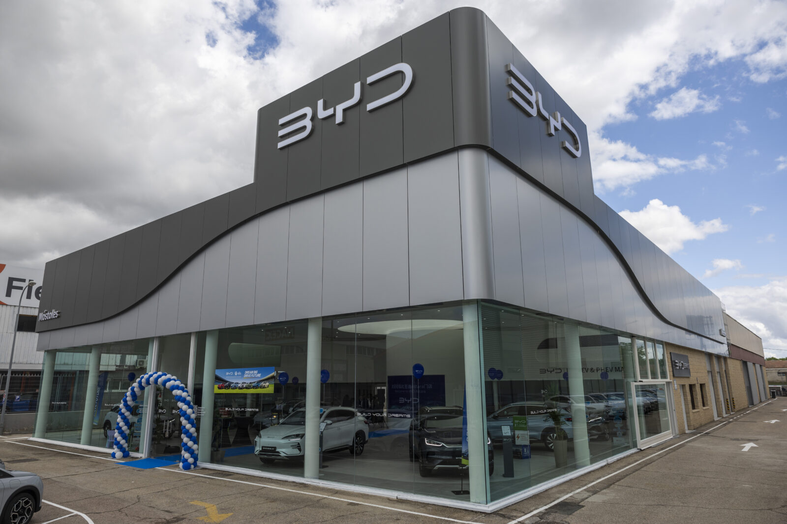 BYD llega a 107 concesionarios en España
