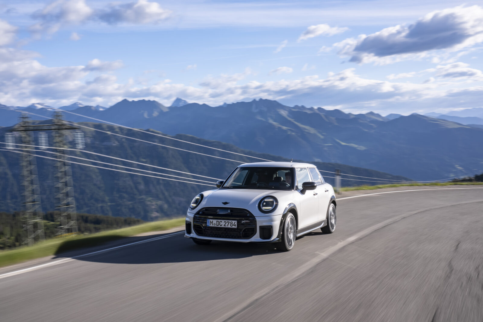 MINI Cooper S de cinco puertas: 204 CV y cinco plazas