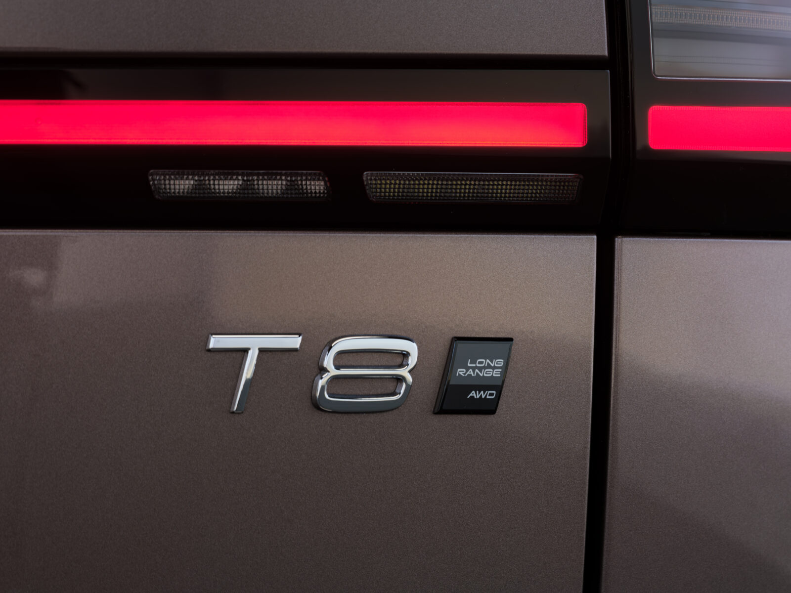 Volvo XC60 y XC90 enchufables: hasta 200 km en modo eléctrico