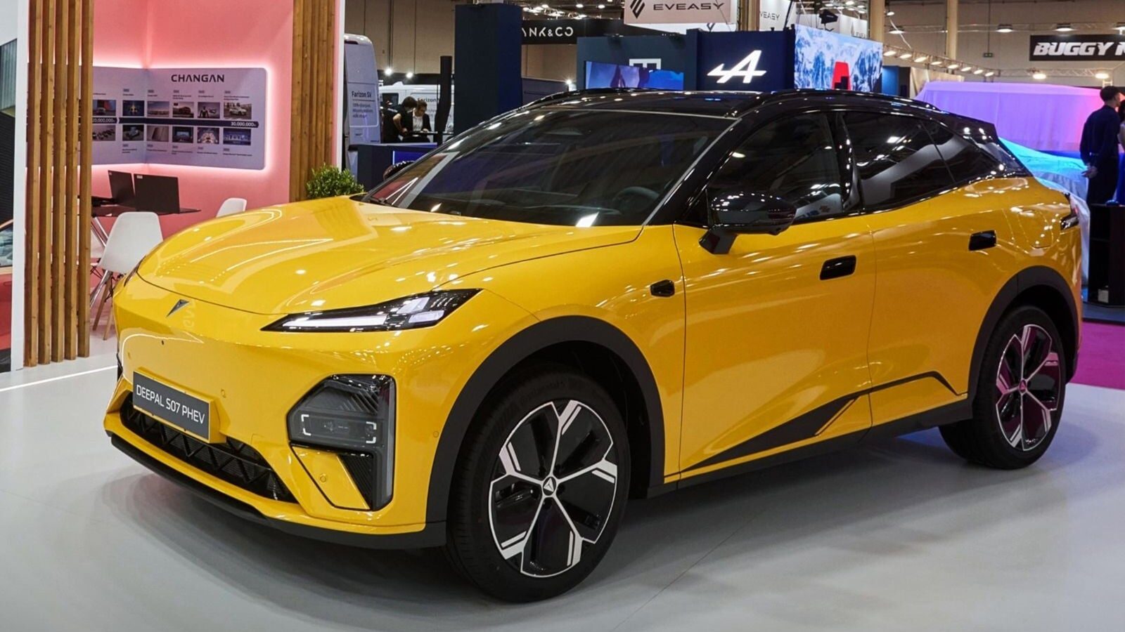 Deepal S07 enchufable: 254 CV y 100 km eléctricos, ya en Europa