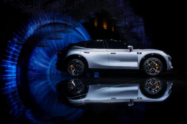 Aiva ME7: la nueva marca de Seres y CATL debuta en París