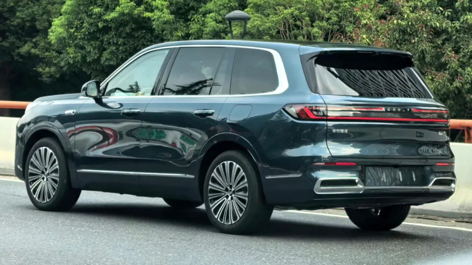 Geely Galaxy M9: SUV enchufable de 858 CV y 1.100 km de autonomía total
