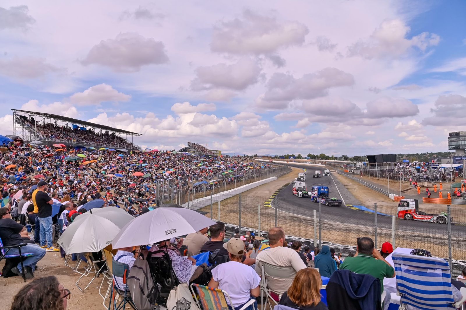 El Gran Premio de España de Camiones reúne a más de 25.000 aficionados en el Jarama
