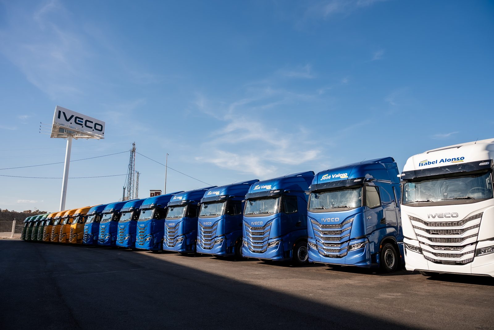IVECO entrega 400 S-Way a tres operadores de Almería