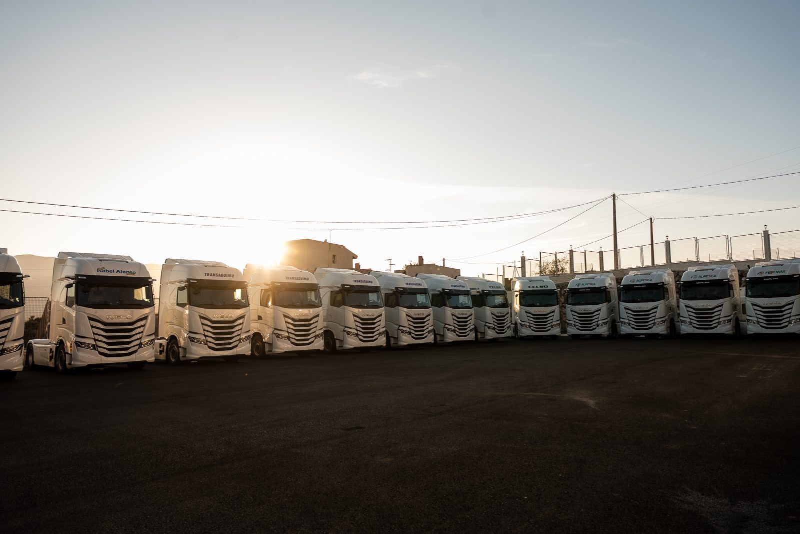 IVECO entrega 400 S-Way a tres operadores de Almería