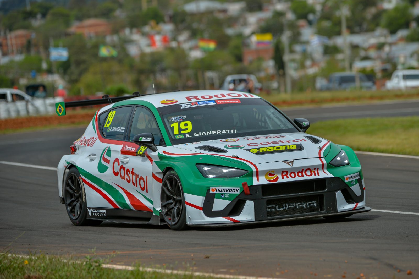 Viktor Andersson logra su primera victoria en el TCR World Tour con el CUPRA León VZ TCR