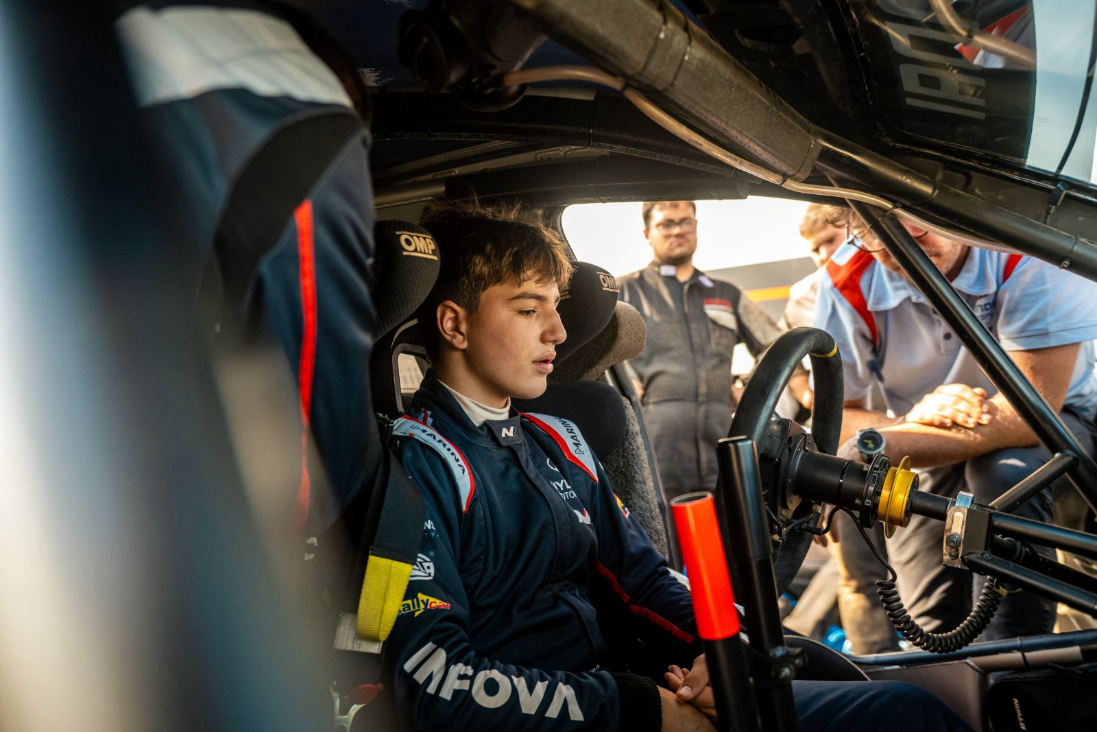 Óscar Fuertes Jr., con 15 años, prueba el Hyundai i20 N Rally2 Step2