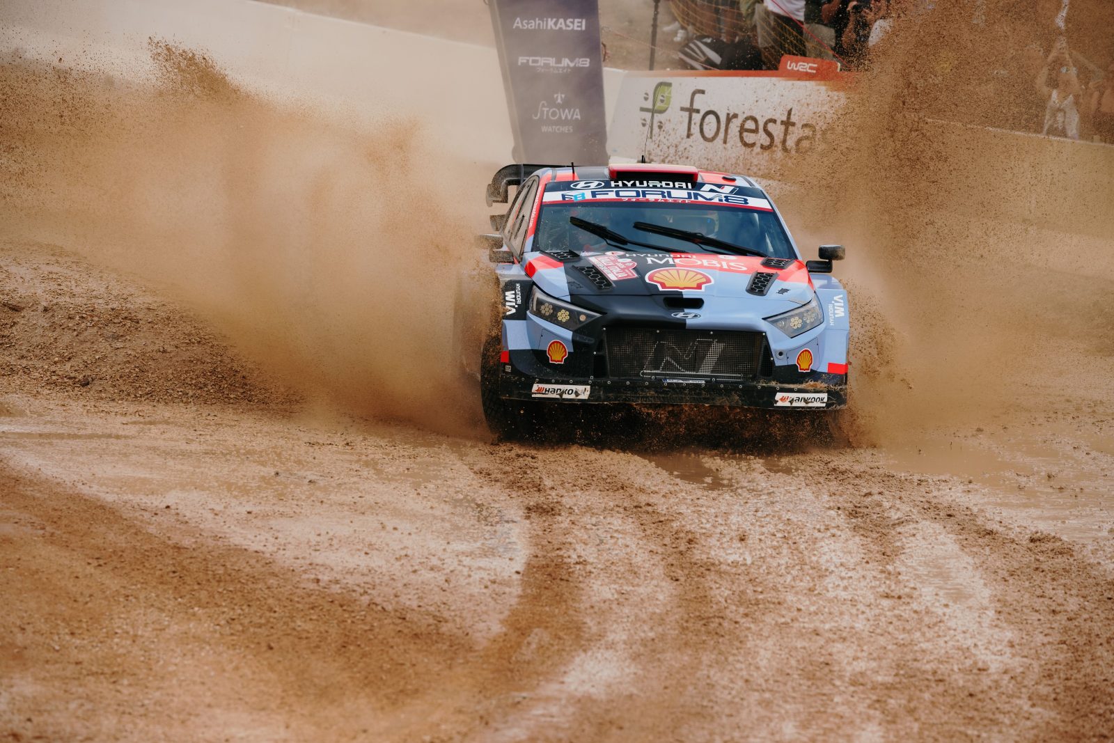 Rally de Cerdeña: Neuville se retira y Fourmaux, cuarto tras dos pinchazos