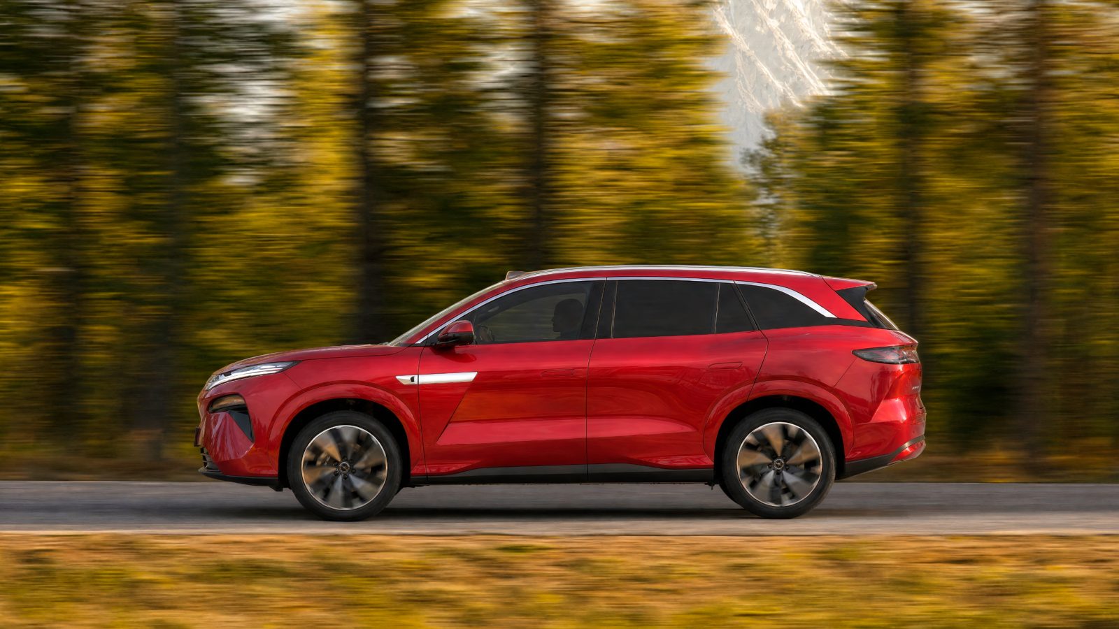 BYD Atto 8: SUV eléctrico de siete plazas con 775 CV, 653 km y carga del 10 al 97 % en nueve minutos; llega en 2027