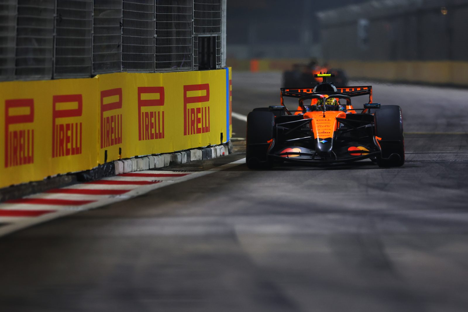Verstappen gana en Singapur con una sola parada y pleno de fin de semana, según Pirelli