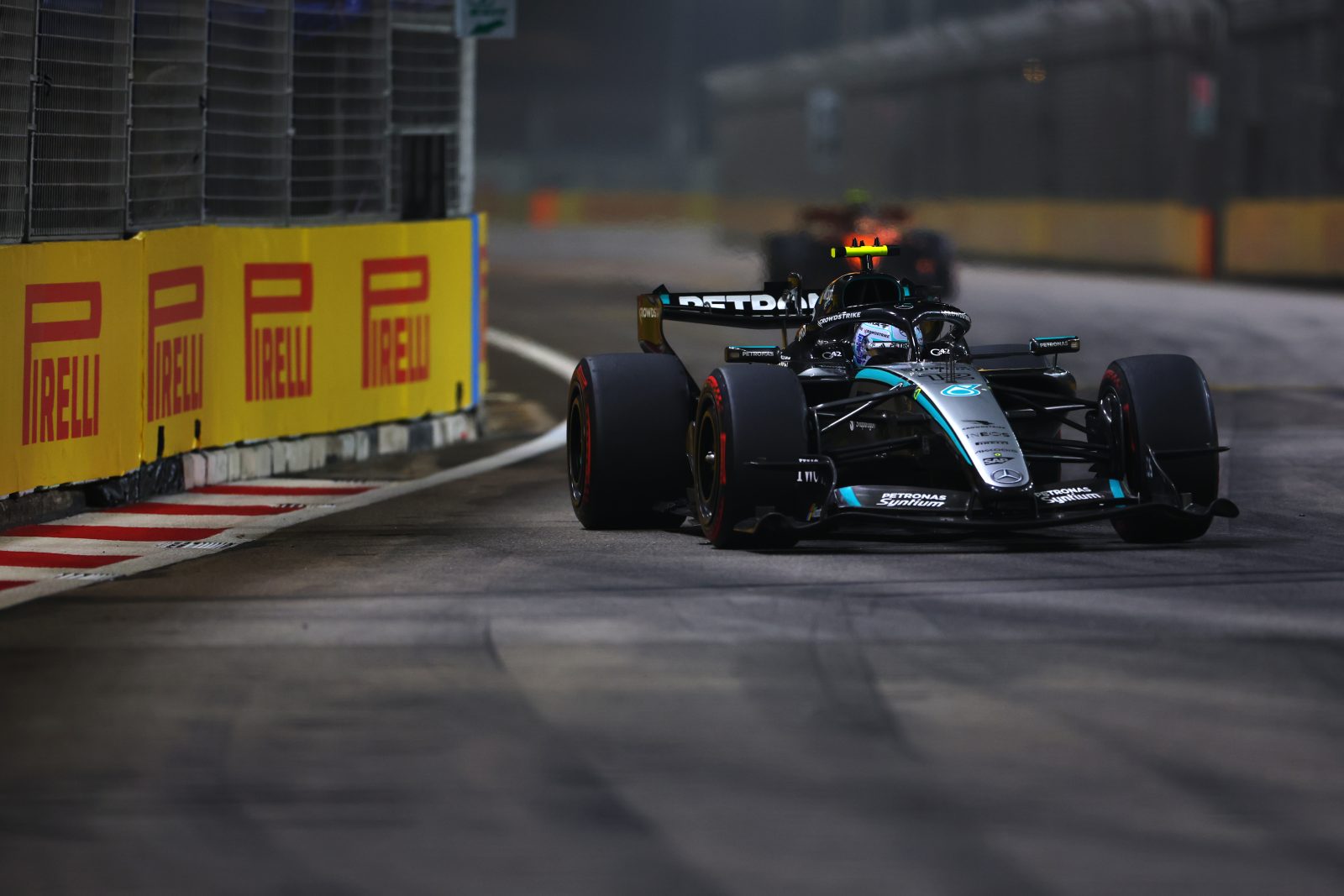 Verstappen gana en Singapur con una sola parada y pleno de fin de semana, según Pirelli
