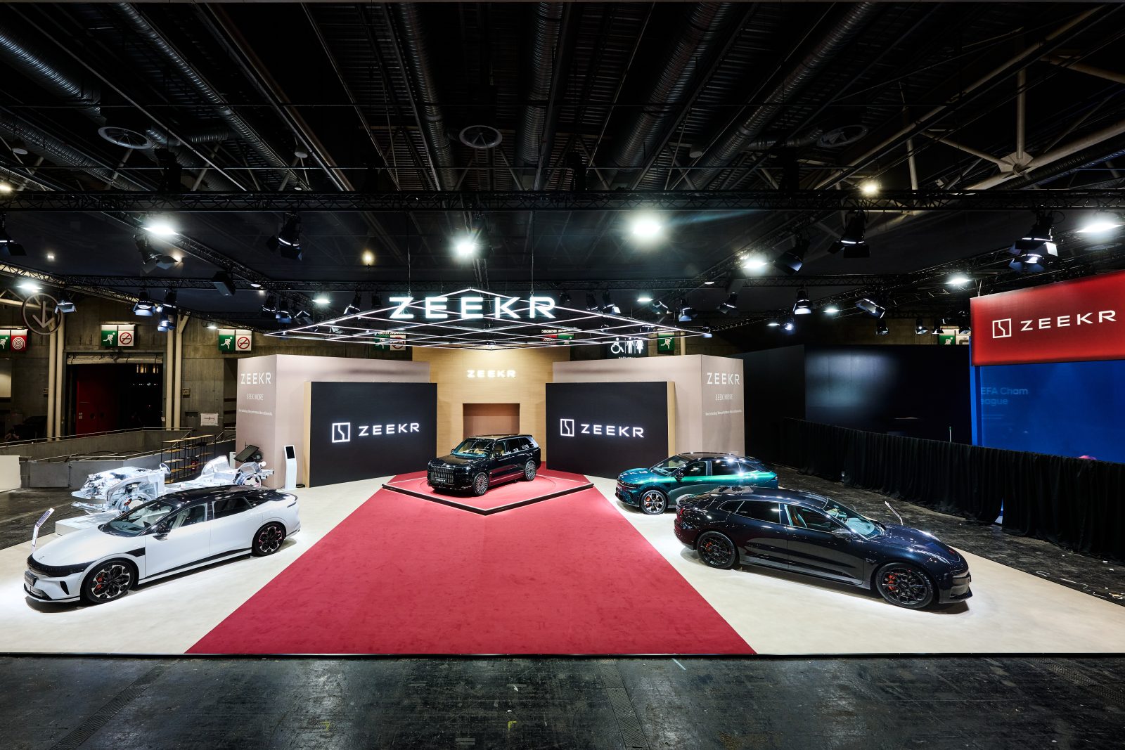 Zeekr debuta en el Salón de París con un 200 % más de entregas en Europa y presencia en 22 mercados