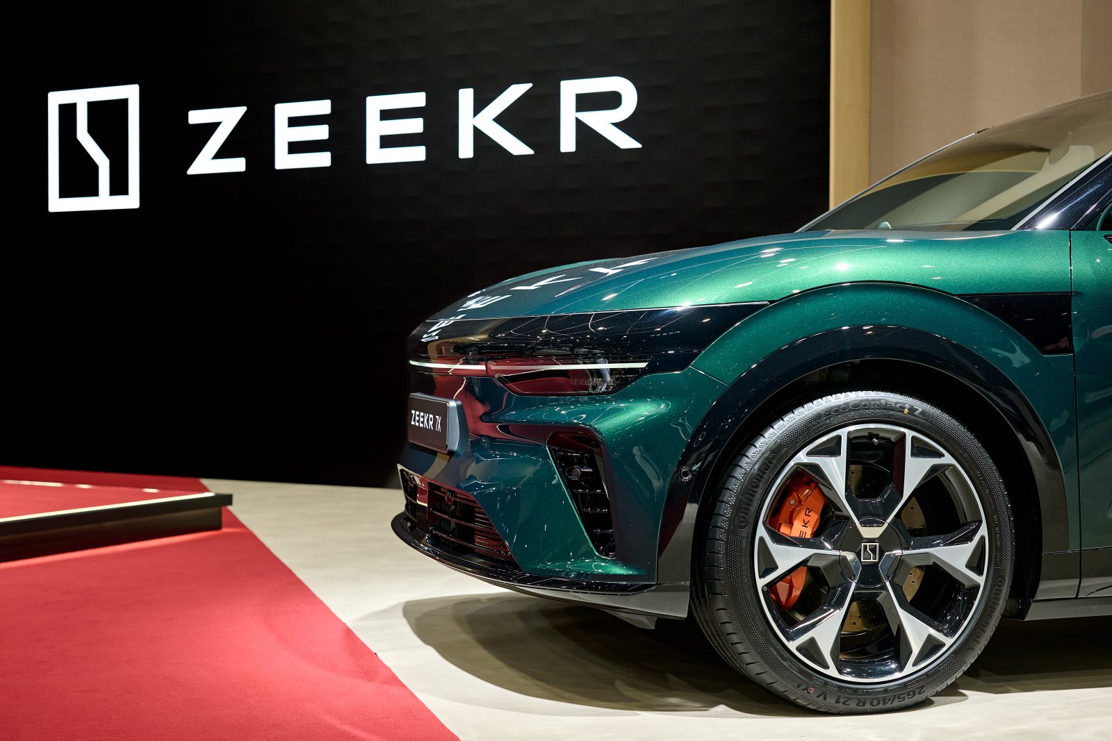 Zeekr debuta en el Salón de París con un 200 % más de entregas en Europa y presencia en 22 mercados