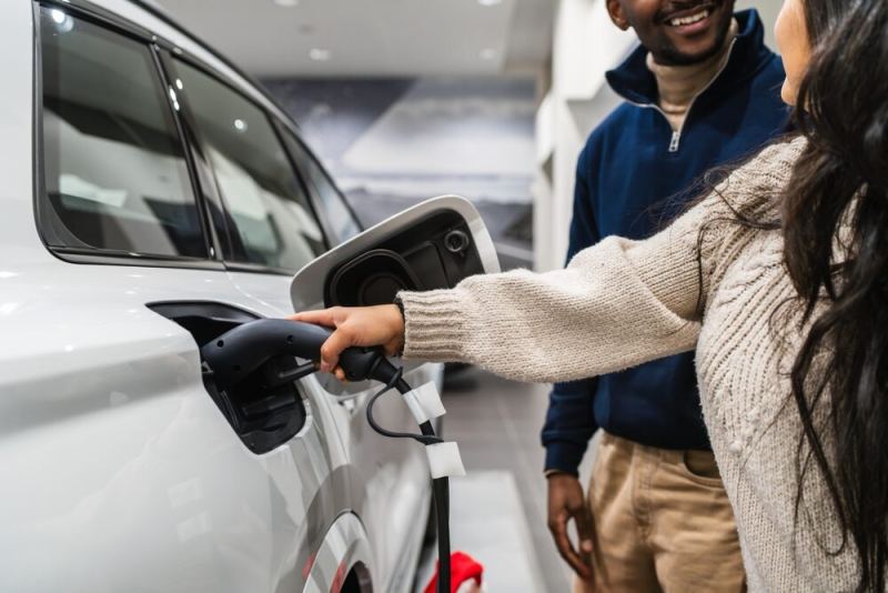 Los electrificados superan por primera vez un tercio de las ventas de turismos