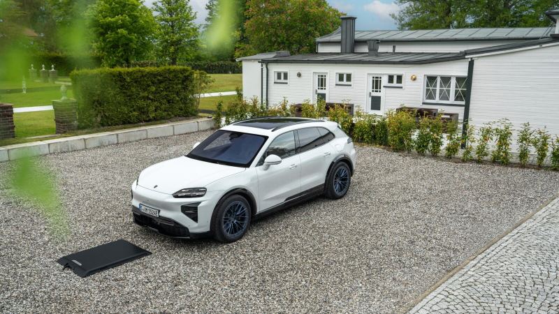 Porsche Cayenne Electric: puertas eléctricas, carga inductiva y 92 colores más