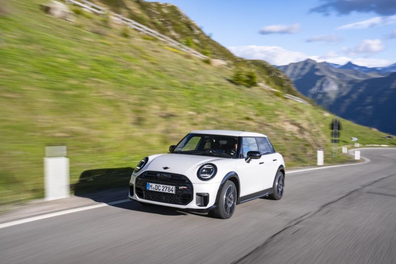 MINI Cooper S de cinco puertas: 204 CV y cinco plazas