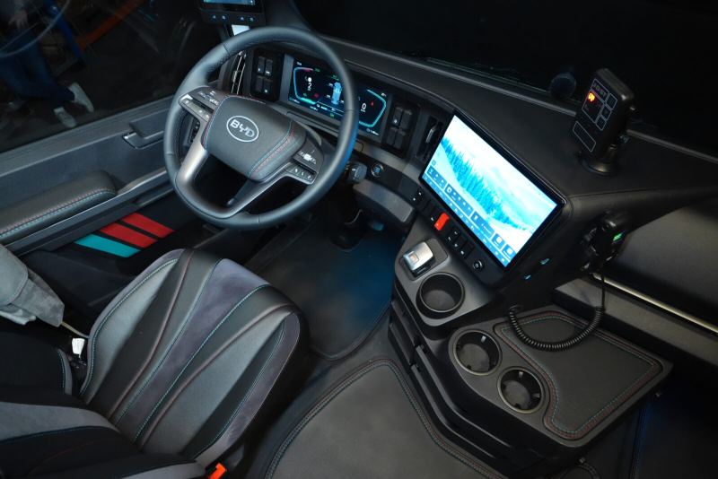 BYD presenta la cabeza tractora eléctrica ETT 44 para Europa