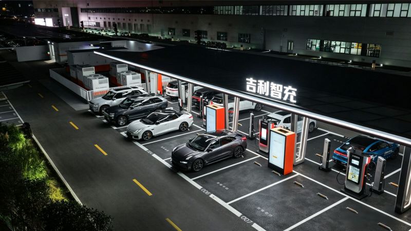 Geely instala cargadores de 2.250 kW: del 10 al 97% en 8 minutos y 40 segundos