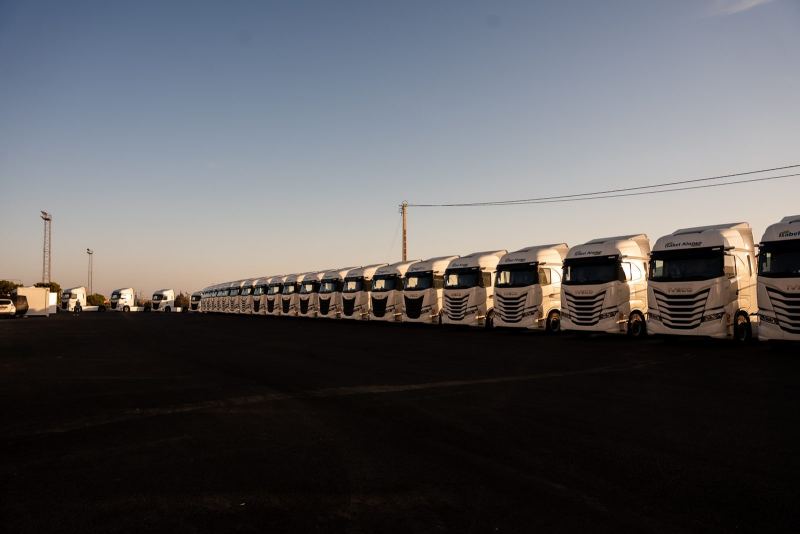 IVECO entrega 400 S-Way a tres operadores de Almería