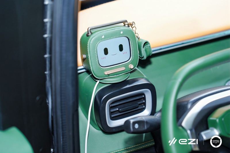 EZI EM05 y EM06: microcoches eléctricos L6e con hasta 180 km de autonomía, en París