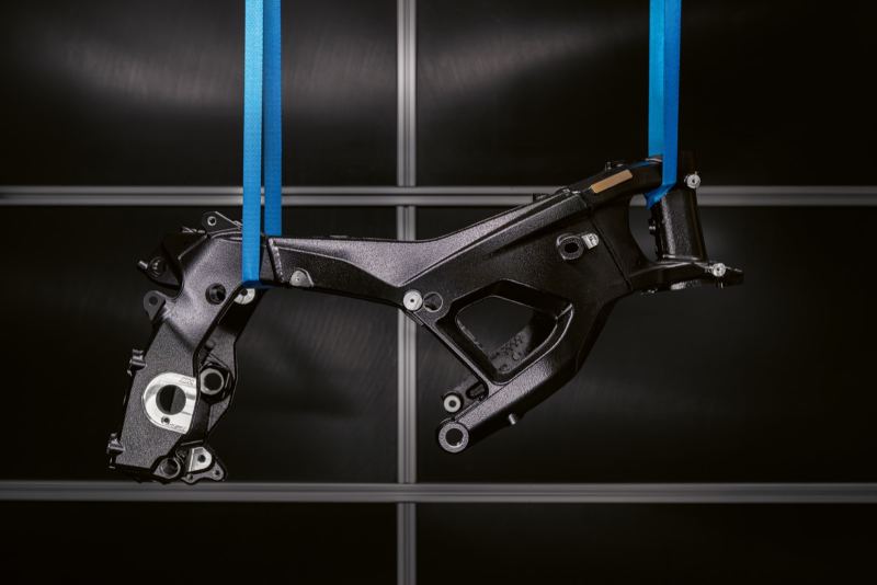 BMW M 1000 RR 2027: nuevo chasis M Motorsport de tercera generación, 1,3 kg más ligero
