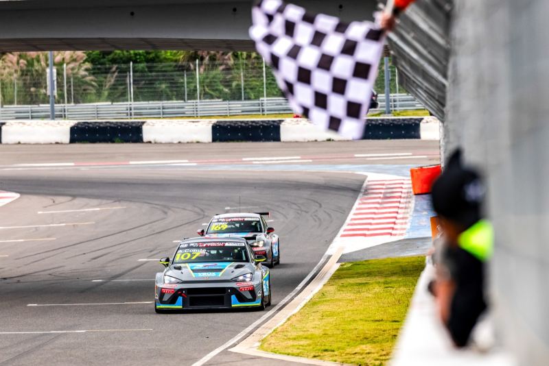 TCR World Tour en Chengdu: doblete de CUPRA con Comte y Vernay