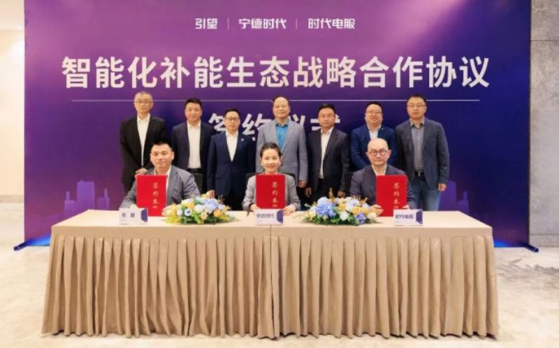 CATL y Huawei Yinwang se alían para el cambio de baterías autónomo en 99 segundos