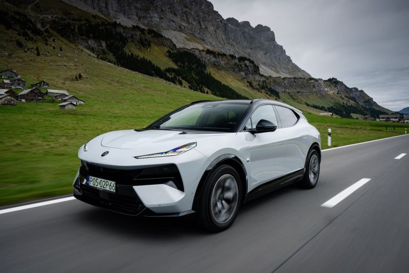 Lotus Eletre X: híbrido de autonomía extendida con 700 kW y hasta 305 km eléctricos