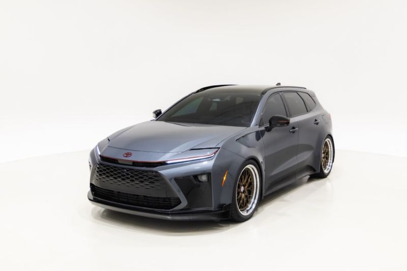 Toyota Crown Signia GT-S Concept: un SUV grand tourer rebajado casi 5 pulgadas para el SEMA