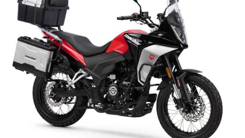 Macbor Montana XR1 125 EVO: trail de 15 CV con maletas y top case de serie por 2.999 €